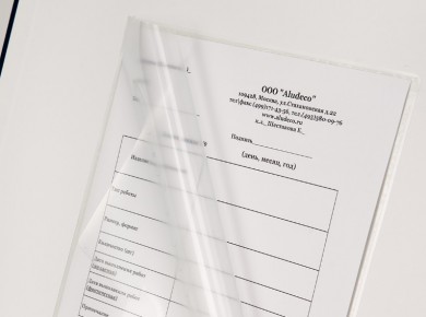 Папка-уголок на внутренней части обложки каталога тканей для сменной информации